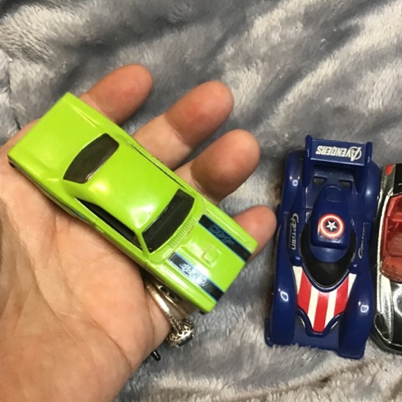 Various collectors hot wheels cars, great shape, 007, Batman - Picture 13 of 16